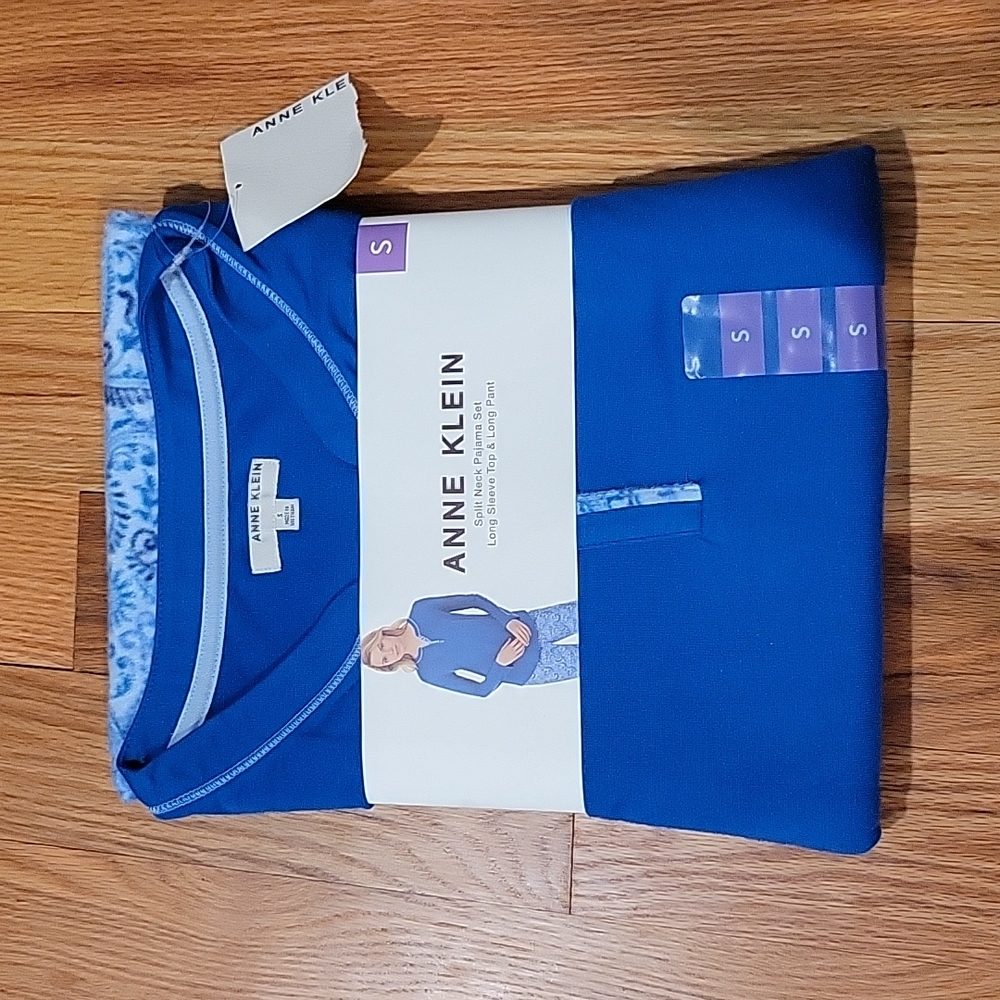 Anne Klein Pajama set size small NWT